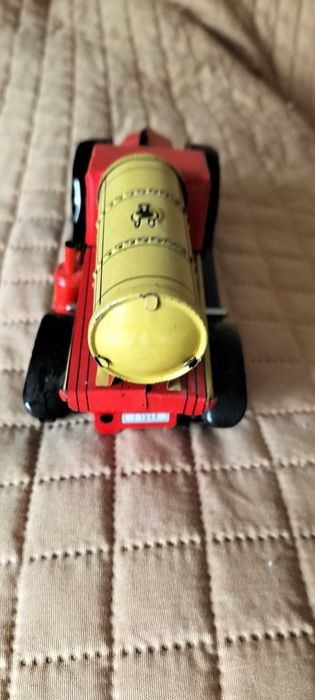 Camião em Lata Transporte Combustível