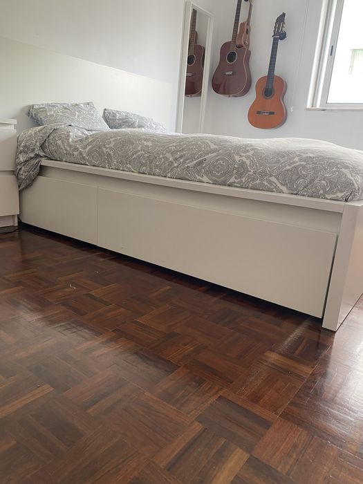 IKEA Cama 180x200 com Estrado e 4 Gavetas + Cómoda + Capa de Edredão