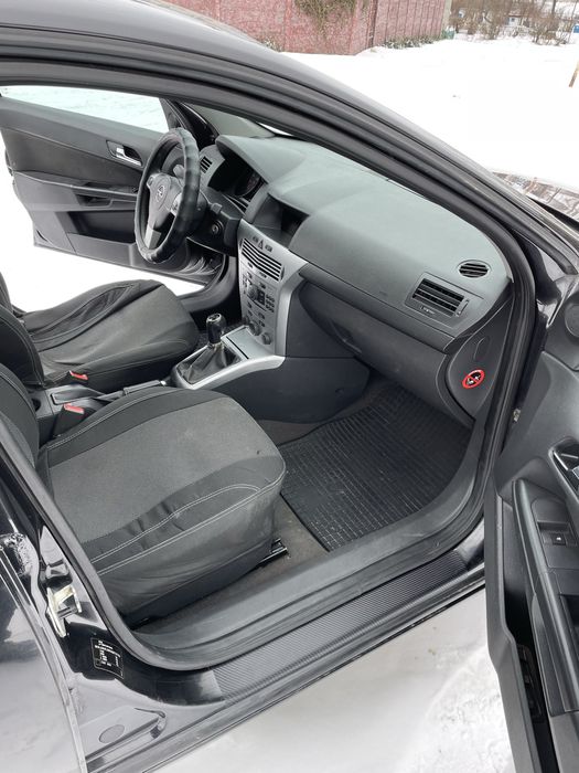 Опель Астра 2012 рік