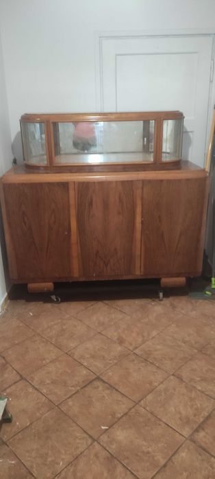 Kredens z nadstawką