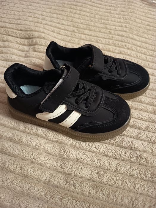 Продам кросівки нові