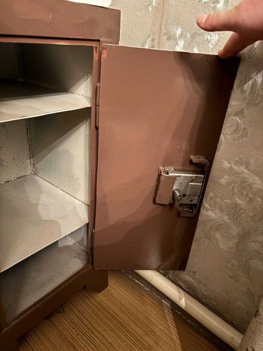 Сейф металлический