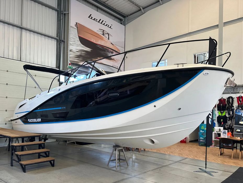 Quicksilver Activ 875 Sundeck