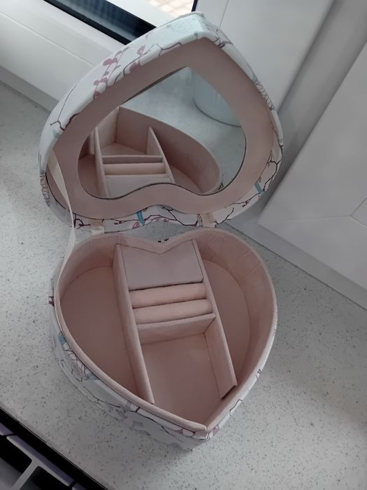 Szkatułka w kształcie serduszka