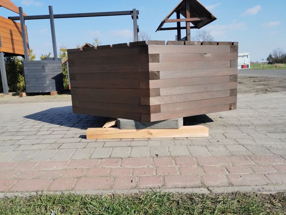Studnia Drewniana, Cembrowina, Obudowa Na Krąg