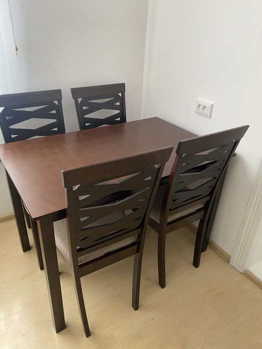 Стіл та 4 стільці