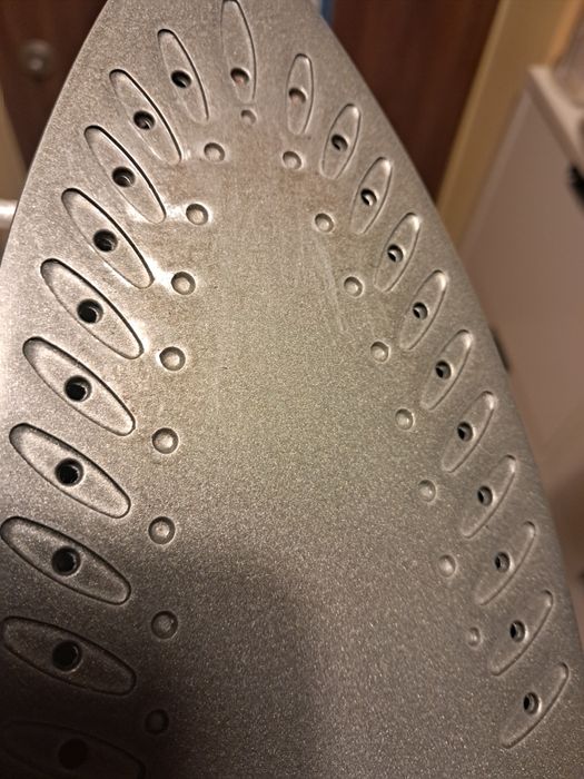 Małe lekkie żelazko Ricco