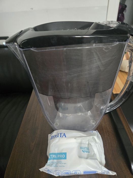 Purificador de água (compatível com filtros da Brita), com control para mudar o filtro.