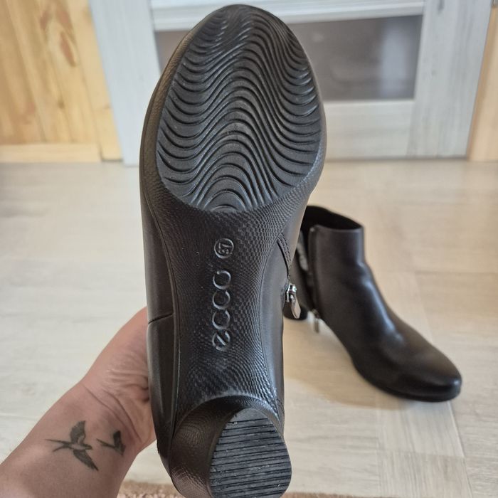 Гарнющі ботінки ecco