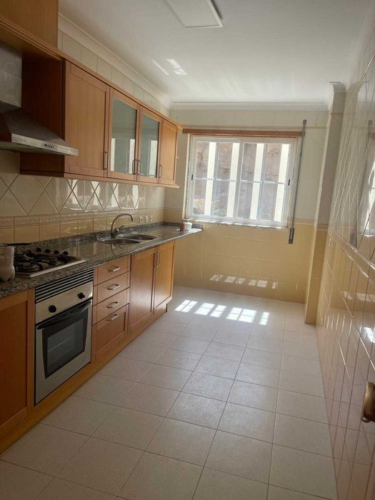 Apartamento T2 em Rio de Mouro, perto da estação de comboios de Rio Mouro