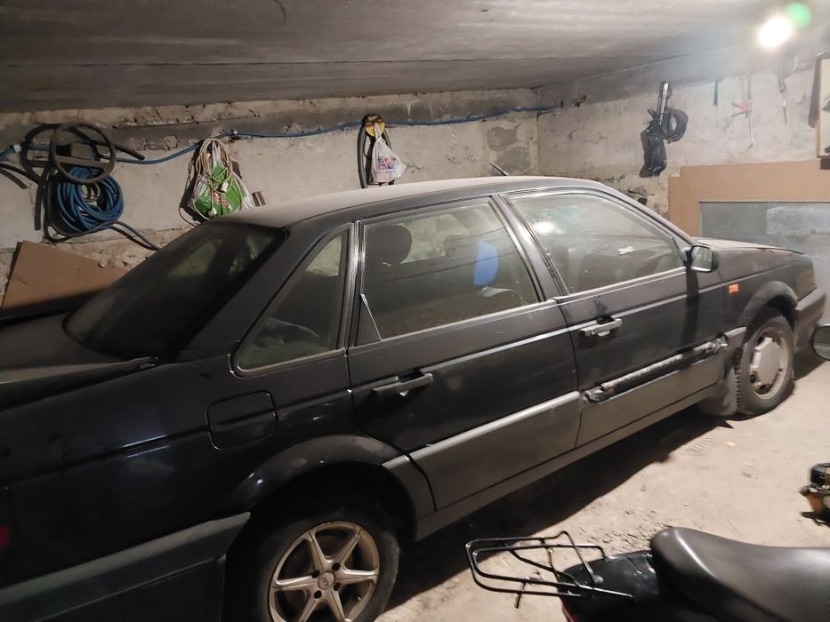 Volkswagen Passat 1993р. СЕДАН-В, синього кольору, газ-бензин, на ходу. Ціна 2500$