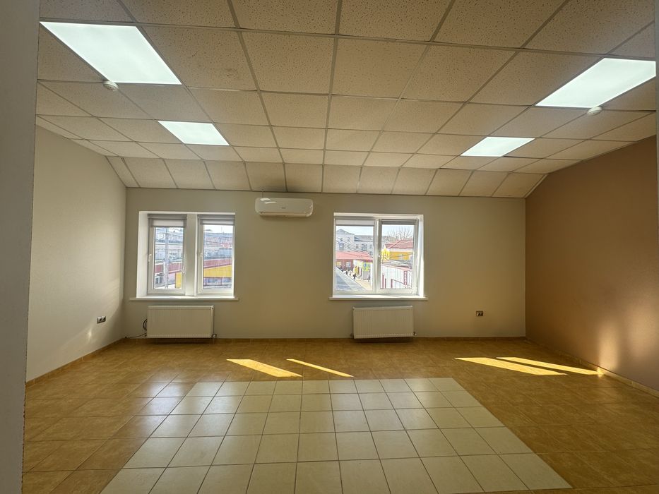 Здам офіс 30м.кв центр міста.Прохідне місце +ремонт+стоянка