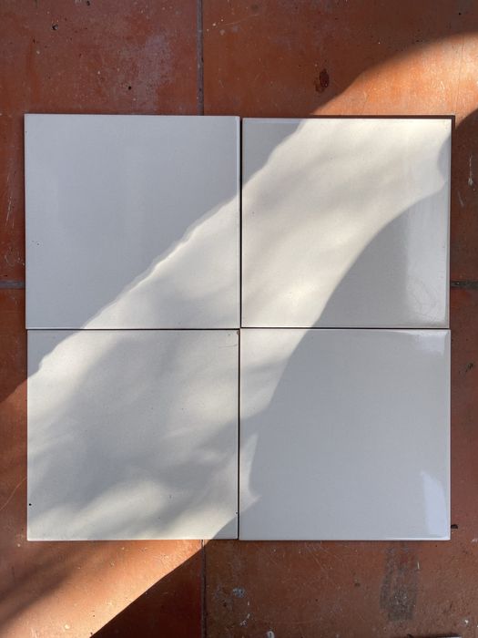 Azulejos branco “sujo”
