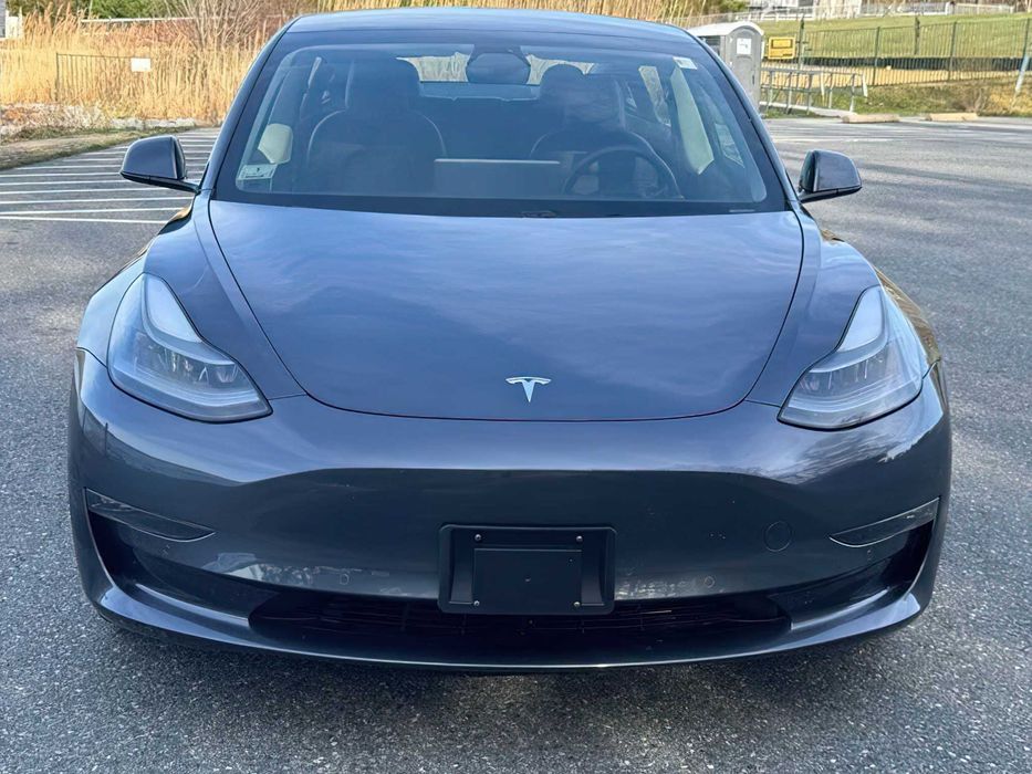 Tesla Model 3 Long Range      2021