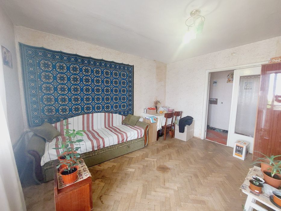 Продаж чотирьохкімнатної квартири.