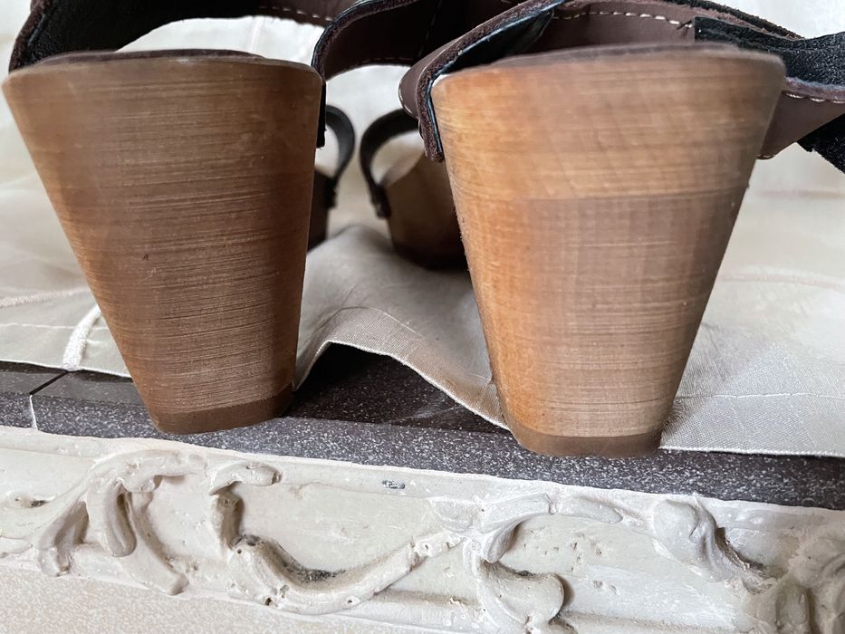 Nowe naturalne sandały r 38