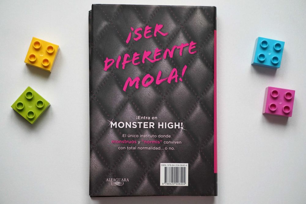 "Monster High" młodzieżowa książka po hiszpańsku