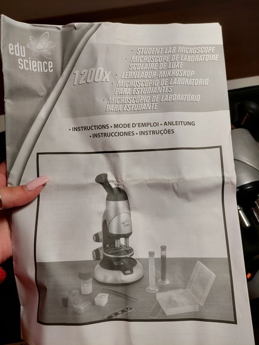 Microscópio da marca Edu Science