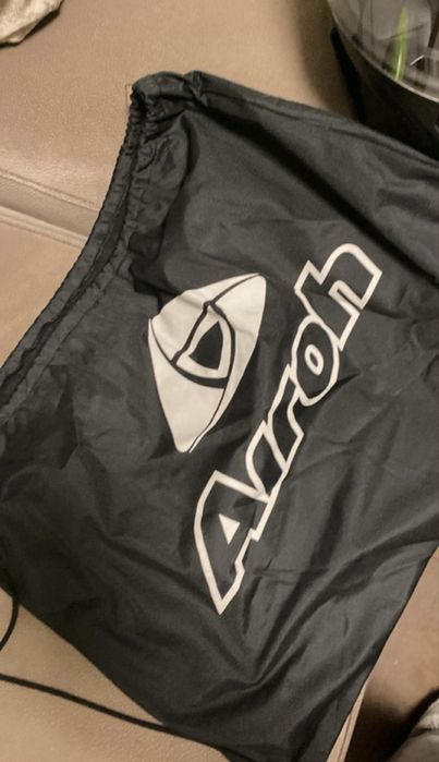 Capacete preto Airoh