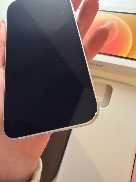 iPhone 12 + 4x etui gratis