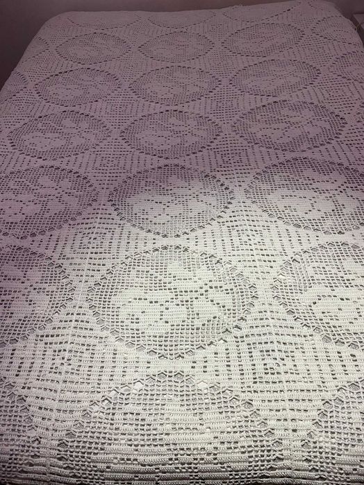 Colcha de renda feita à mão - nunca usada