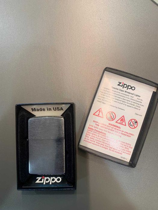 Isqueiro Zippo Genuíno, (à prova de vento) modelo clássico em acabamento cromado ou metálico