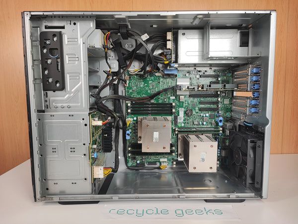Dell EMC PowerEdge T430 Dual Xeon E5 2620 v4 32GB DDR4 Sem Caddies