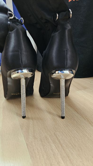 Botki na szpilce nr 39 satynowe cyrkonie - nowe