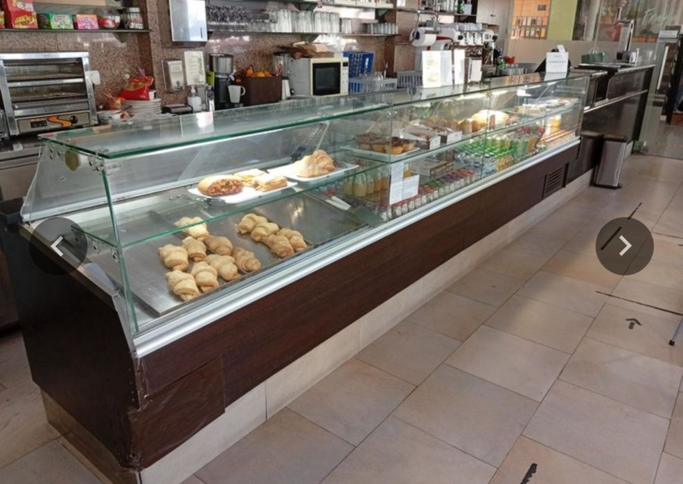 Balcão expositor ( 1 Refrigerado,1 quente e um Natural)