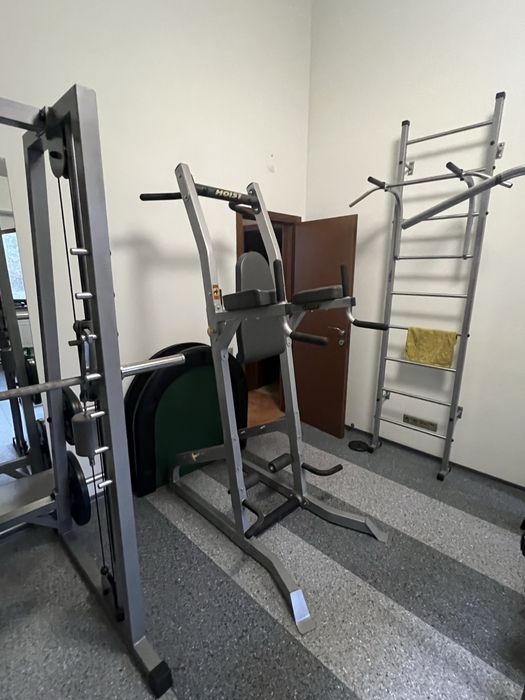 Спортивне обладнання. Тренажери. Бігова доріжка. Орбітрек.