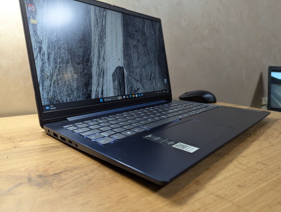 Великий Ультрабук Lenovo IdeaPad 3 15ITL6 i3/11th FHD 8/128