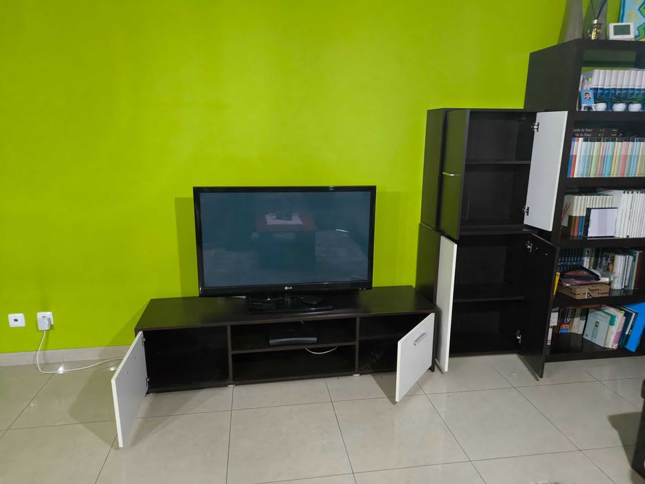 Móvel TV preto e branco