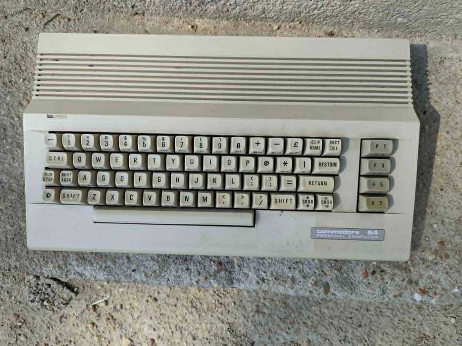 Commodore 64C rzadka klawiatura