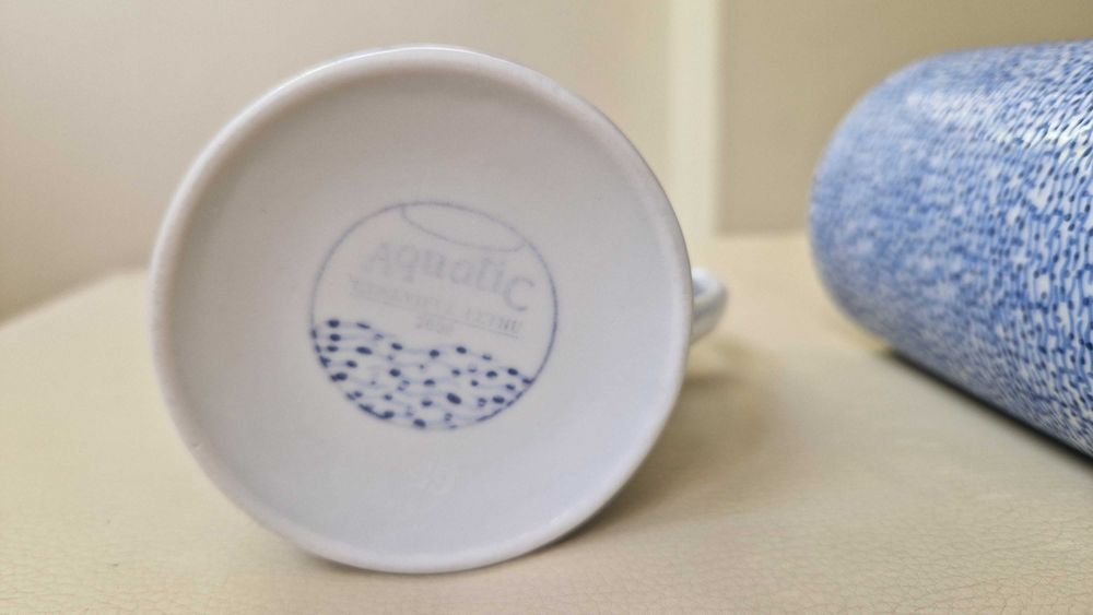 2 canecas azuis e brancas, Genevieve Lethu