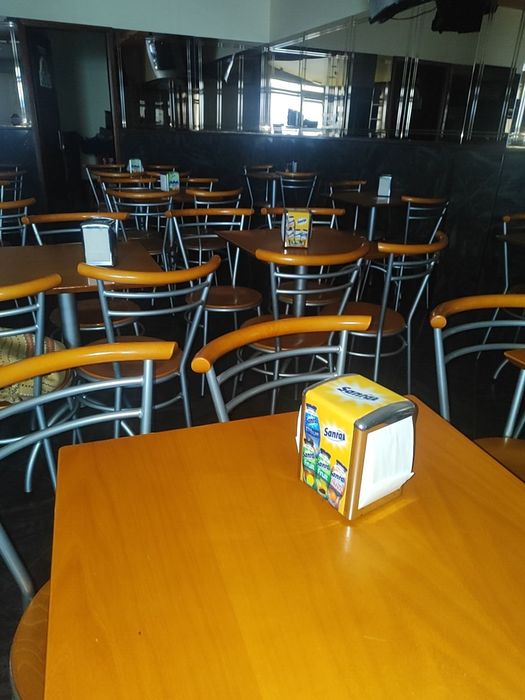 Mesas e cadeiras cafetaria