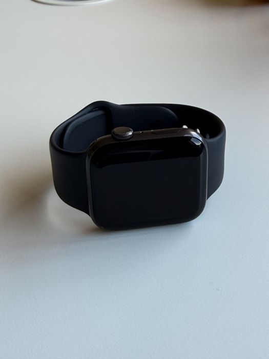 Apple watch SE de 2021 em bom estado geral.