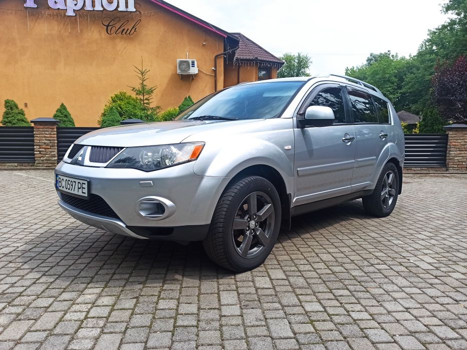 Mitsubishi Outlander XL