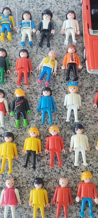 Lote Playmobil muitas figuras