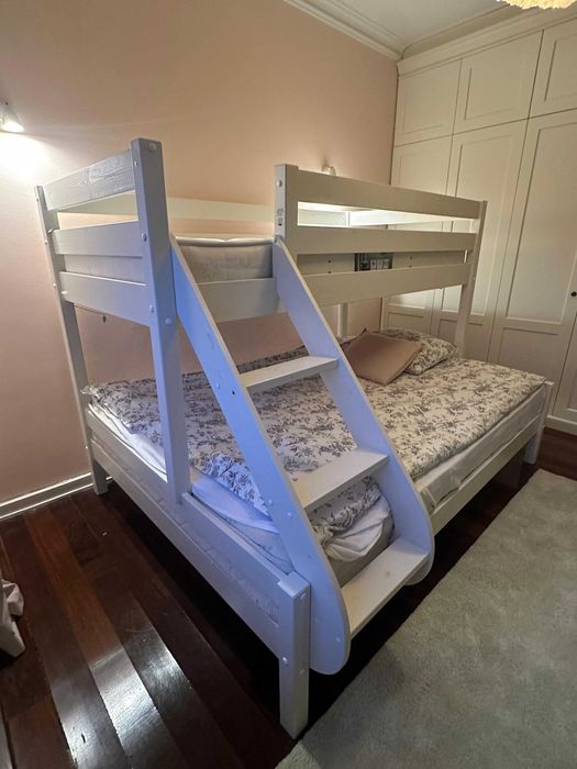 Beliche em madeira branca