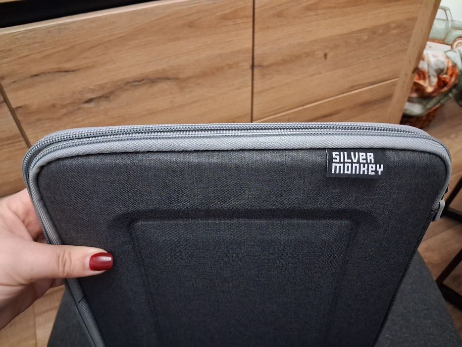 Etui do laptopa (mackbook m4)