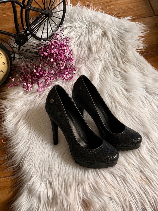 Czarne buty na obcasie z cekinami i podeszwą antypoślizgową (37)
