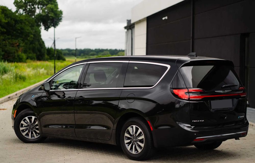 Chrysler Pacifica Hybrid 2023