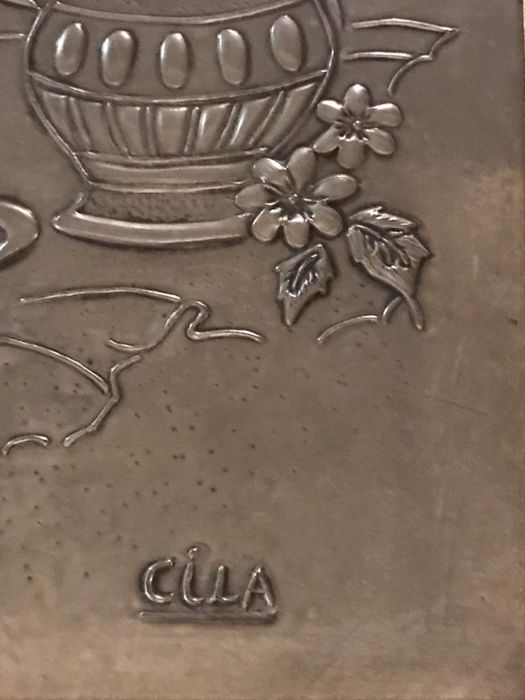 Quadros e loiça decorativa de parede