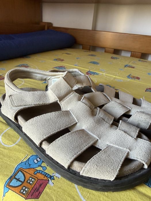 Tenis e sandalias