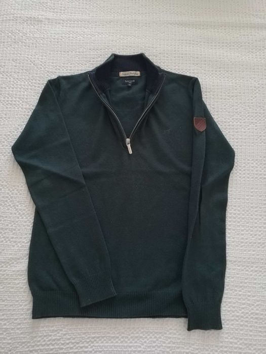 Camisola Sacoor, verde, detalhe com fecho na gola, tamanho 12 anos.