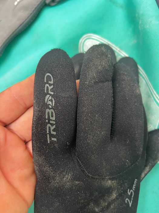 Fato de surf médio pouco uso