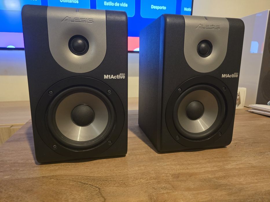 Colunas monitoras ativas Alesis M1 Active 520