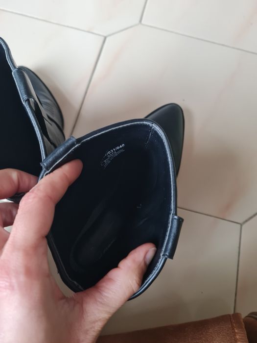 Botas Berska novas. Usadas 1 vez como se vê pela sola e pelo estado
