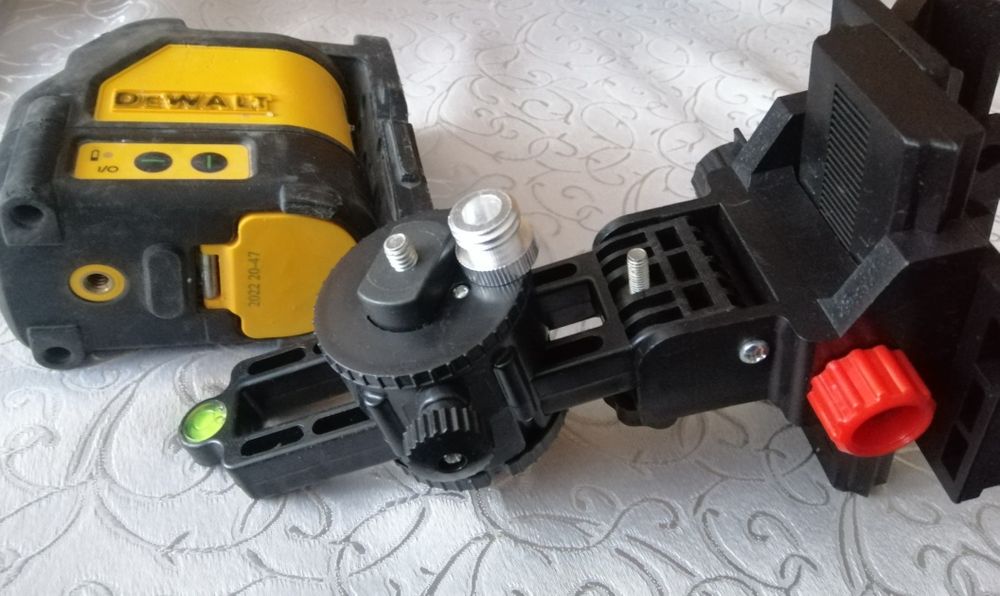 Кріплення кронштейн для лазерного рівня розпірної телескопічної штанги