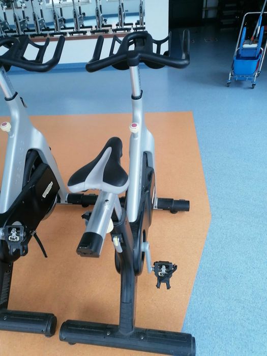rowerki spinningowe technogym